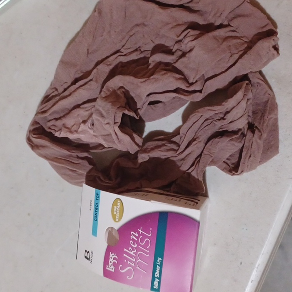 Leggs nude pantyhose size M